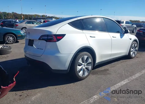 2021 Tesla Model Y Long Range Dual Motor All-Wheel Drive z USA, uszkodzony, nr VIN 5YJYGAEEXMF186341